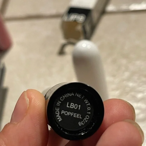 7~Popfeel Eyeshadow Palette & Primer & foundation & matte Lip cream & 2 Lipstics - Picture 16 of 17